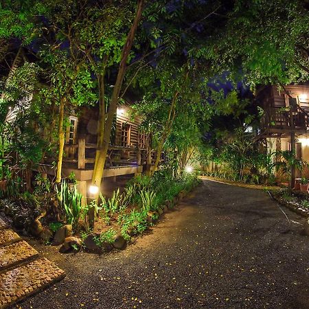 Natural Bungalows Restaurant And Bar Kampot Exterior photo