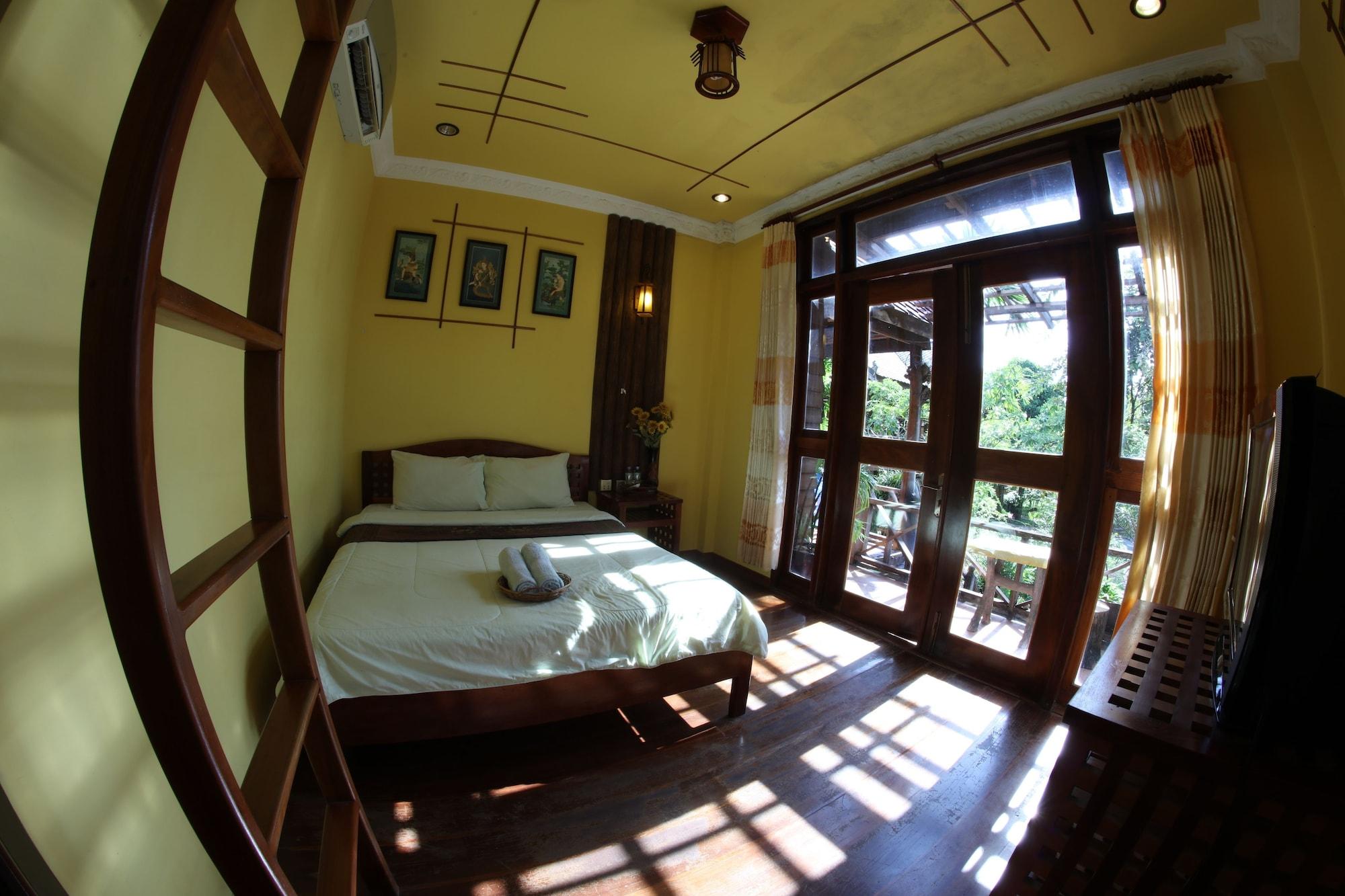 Natural Bungalows Restaurant And Bar Kampot Exterior photo