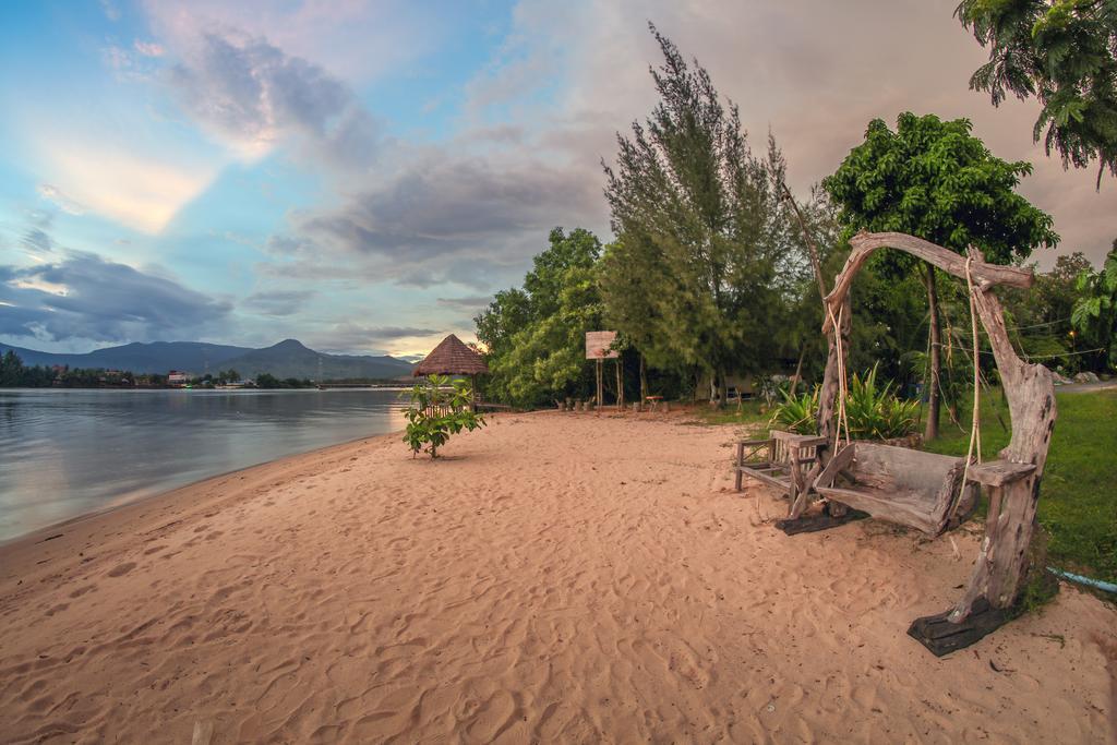 Natural Bungalows Restaurant And Bar Kampot Exterior photo