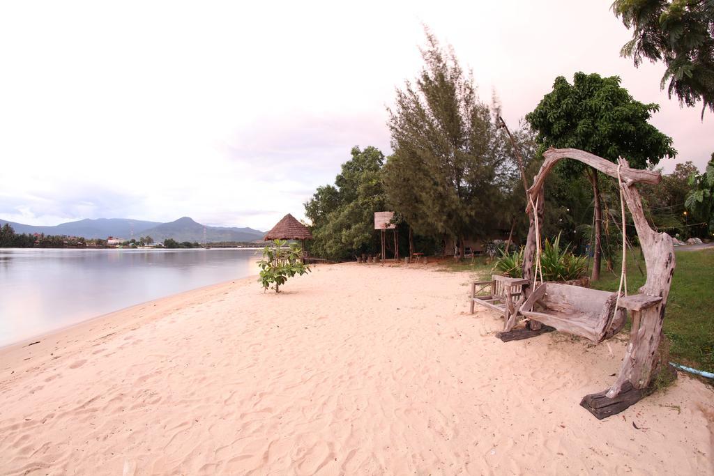 Natural Bungalows Restaurant And Bar Kampot Exterior photo