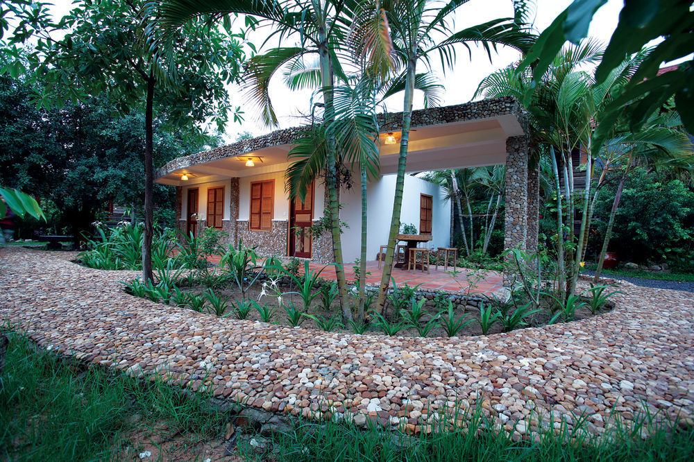 Natural Bungalows Restaurant And Bar Kampot Exterior photo