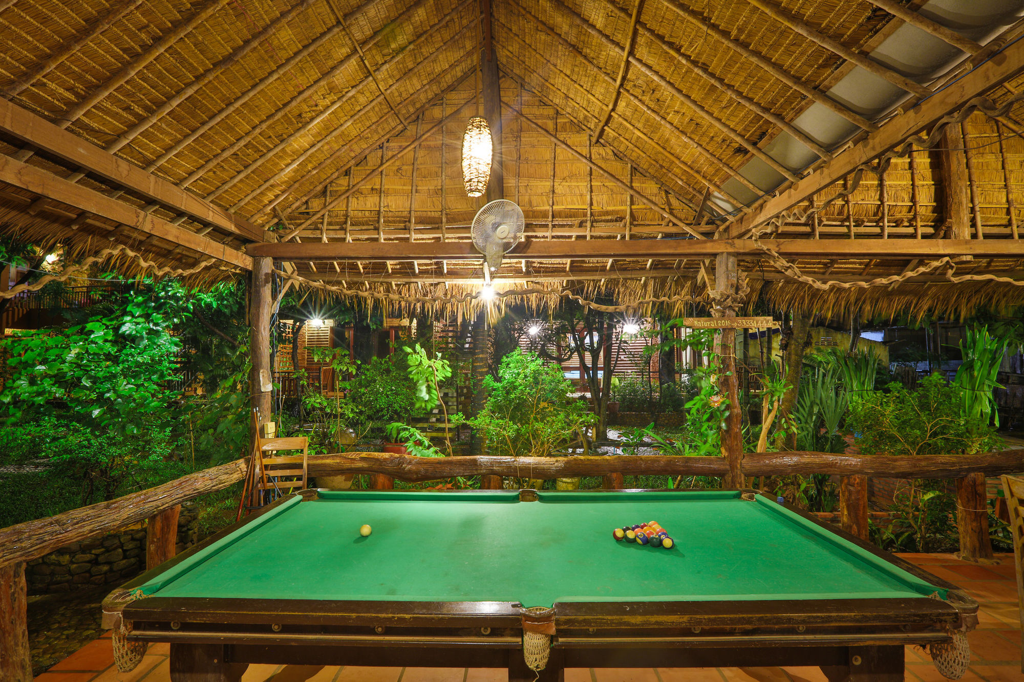 Natural Bungalows Restaurant And Bar Kampot Exterior photo
