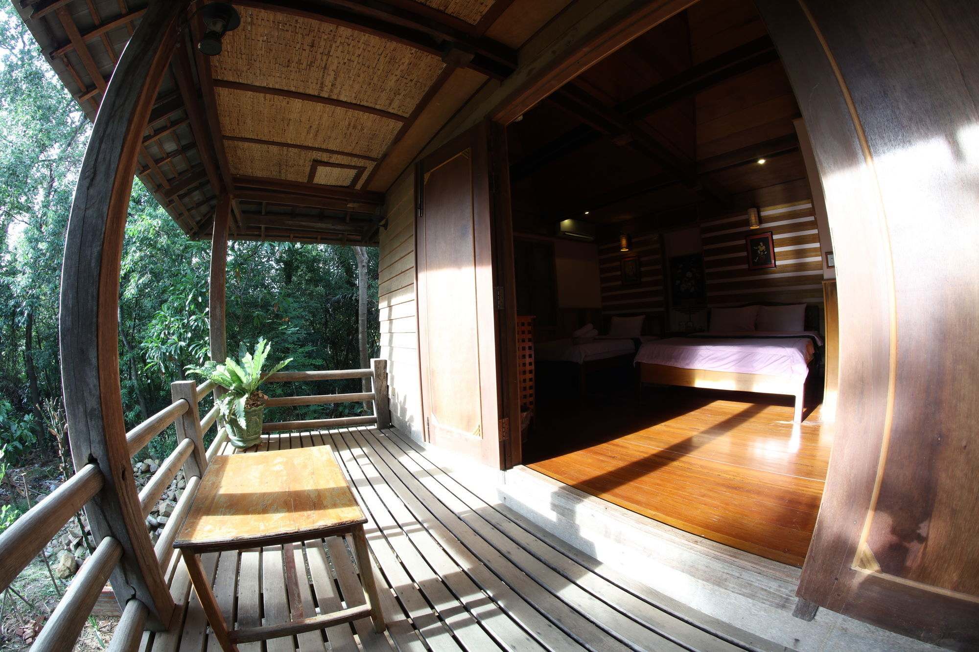 Natural Bungalows Restaurant And Bar Kampot Exterior photo