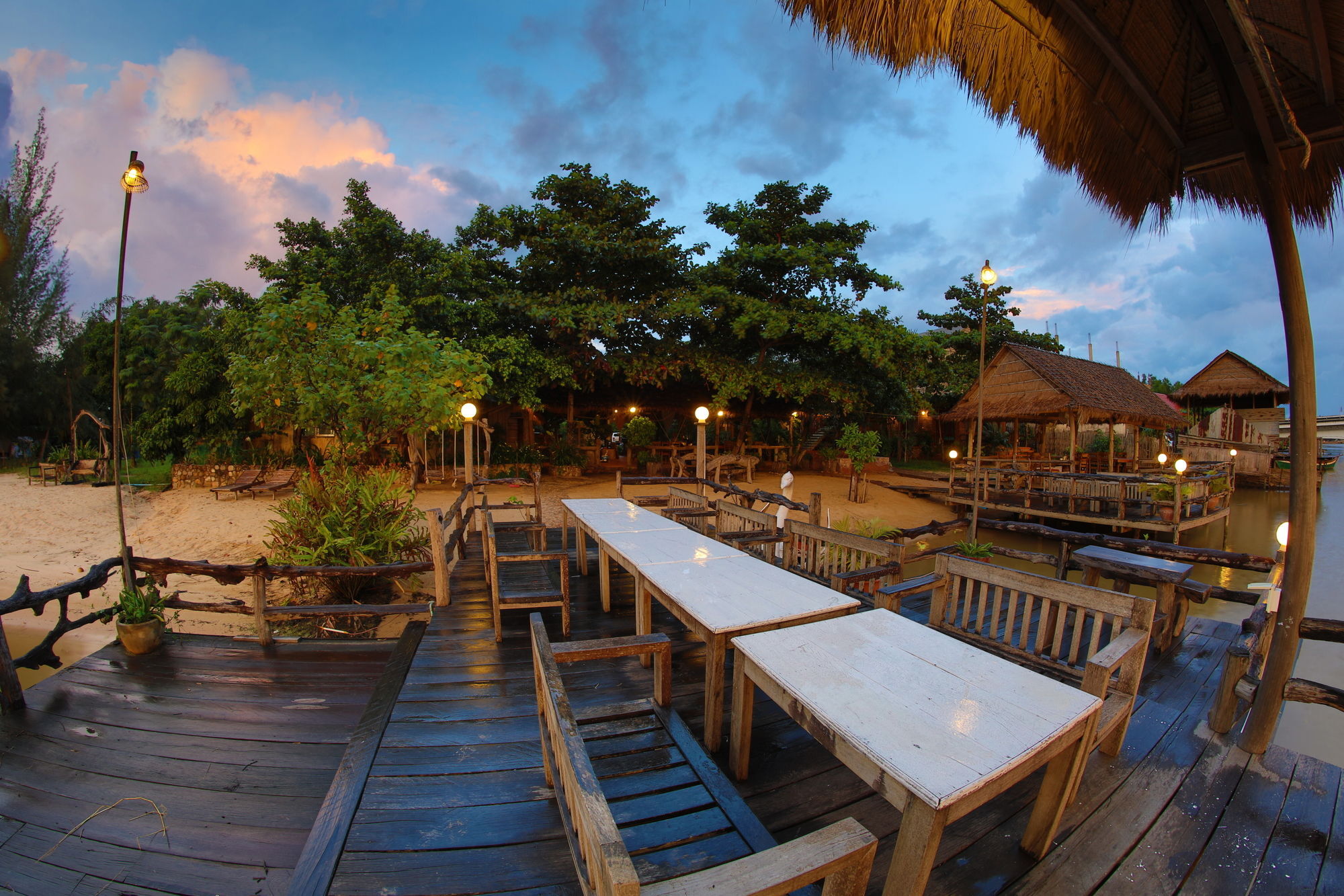 Natural Bungalows Restaurant And Bar Kampot Exterior photo