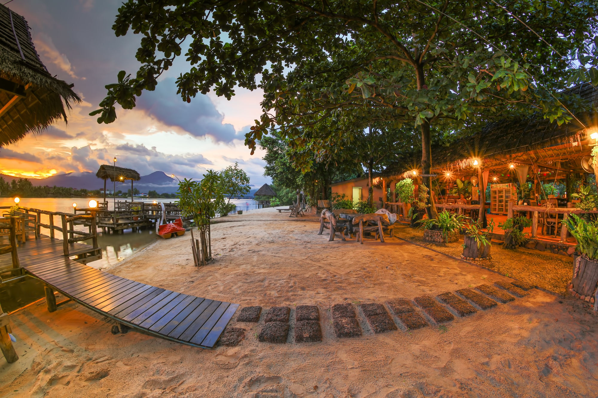 Natural Bungalows Restaurant And Bar Kampot Exterior photo