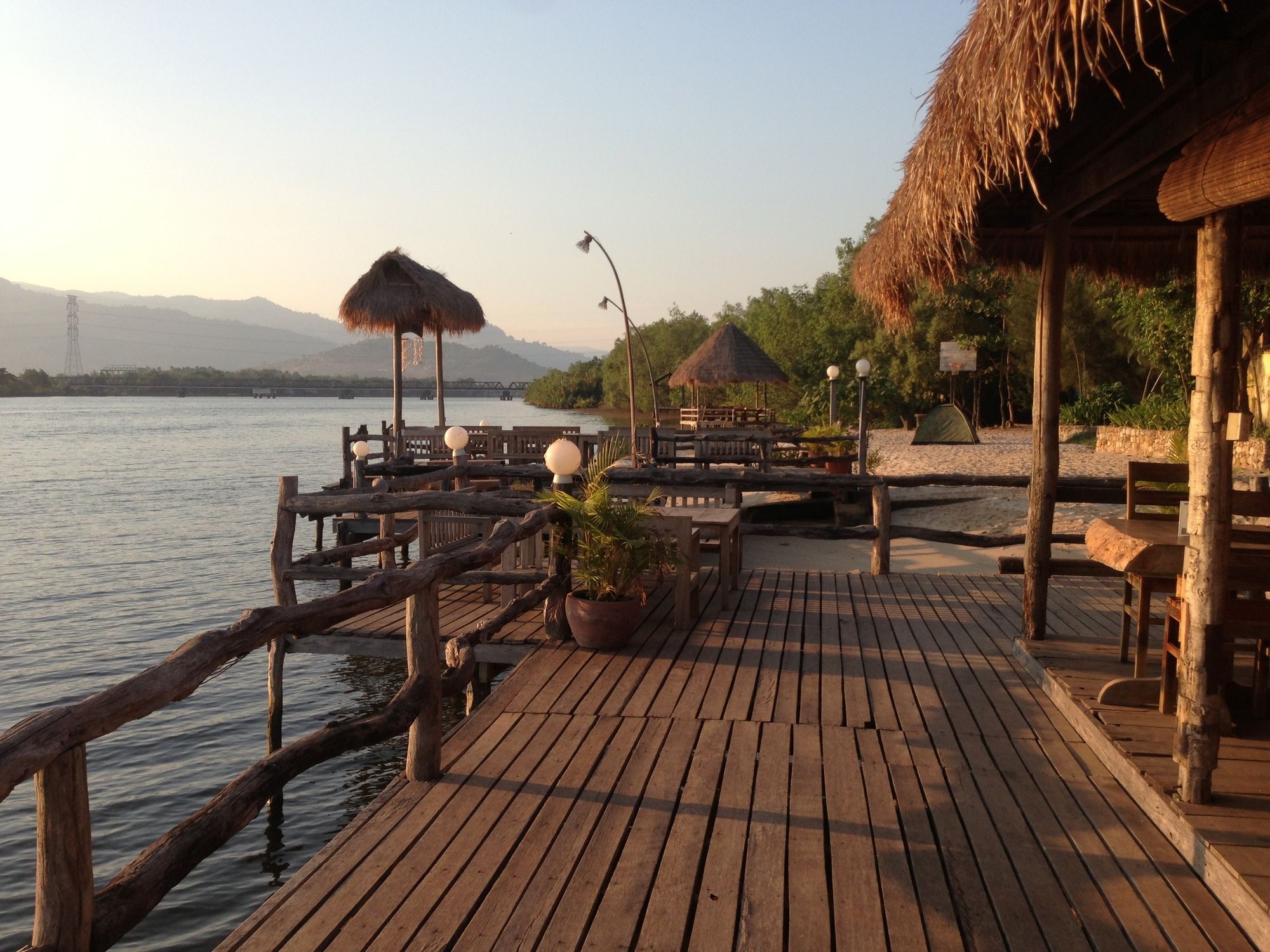 Natural Bungalows Restaurant And Bar Kampot Exterior photo