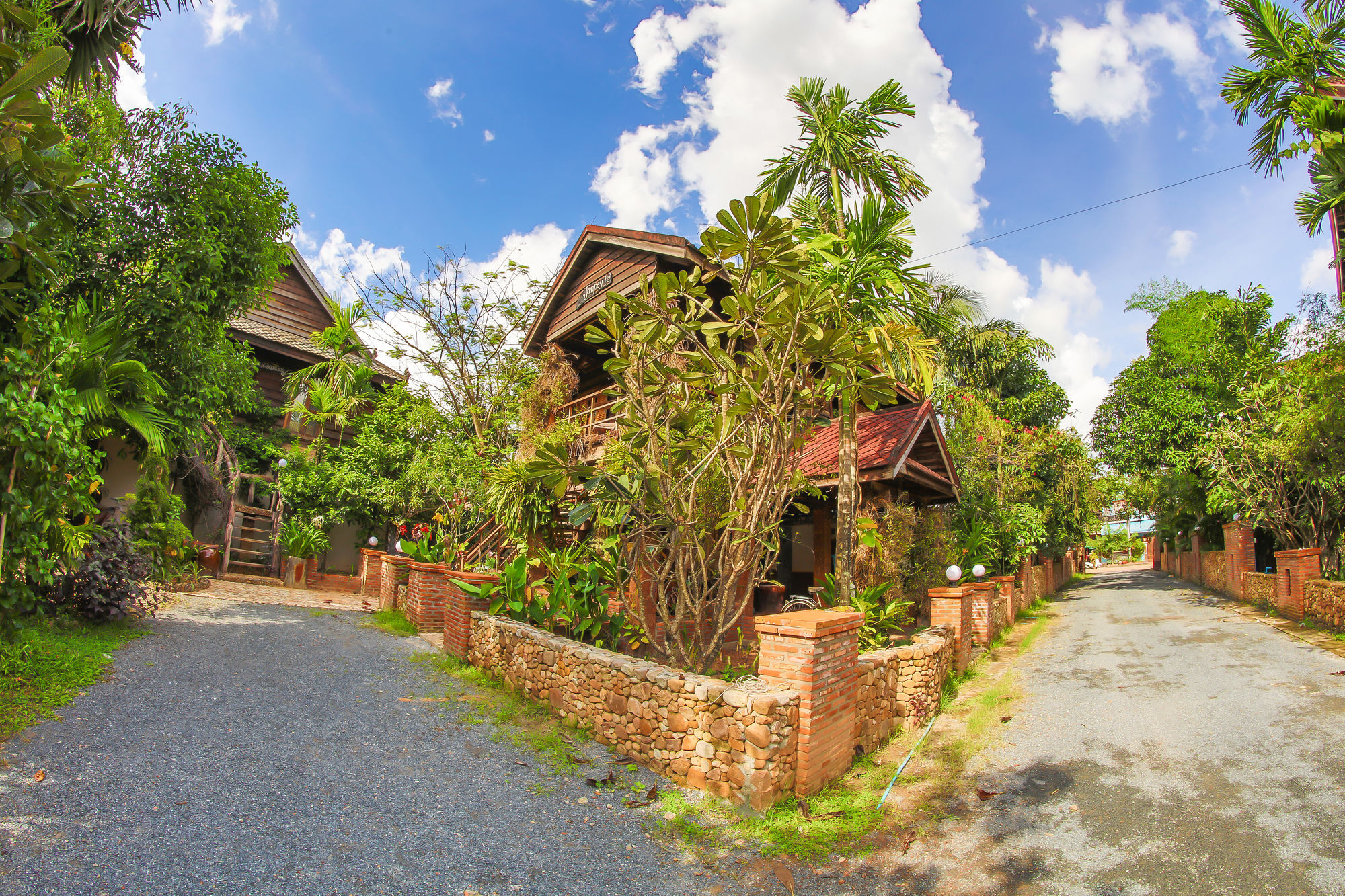Natural Bungalows Restaurant And Bar Kampot Exterior photo